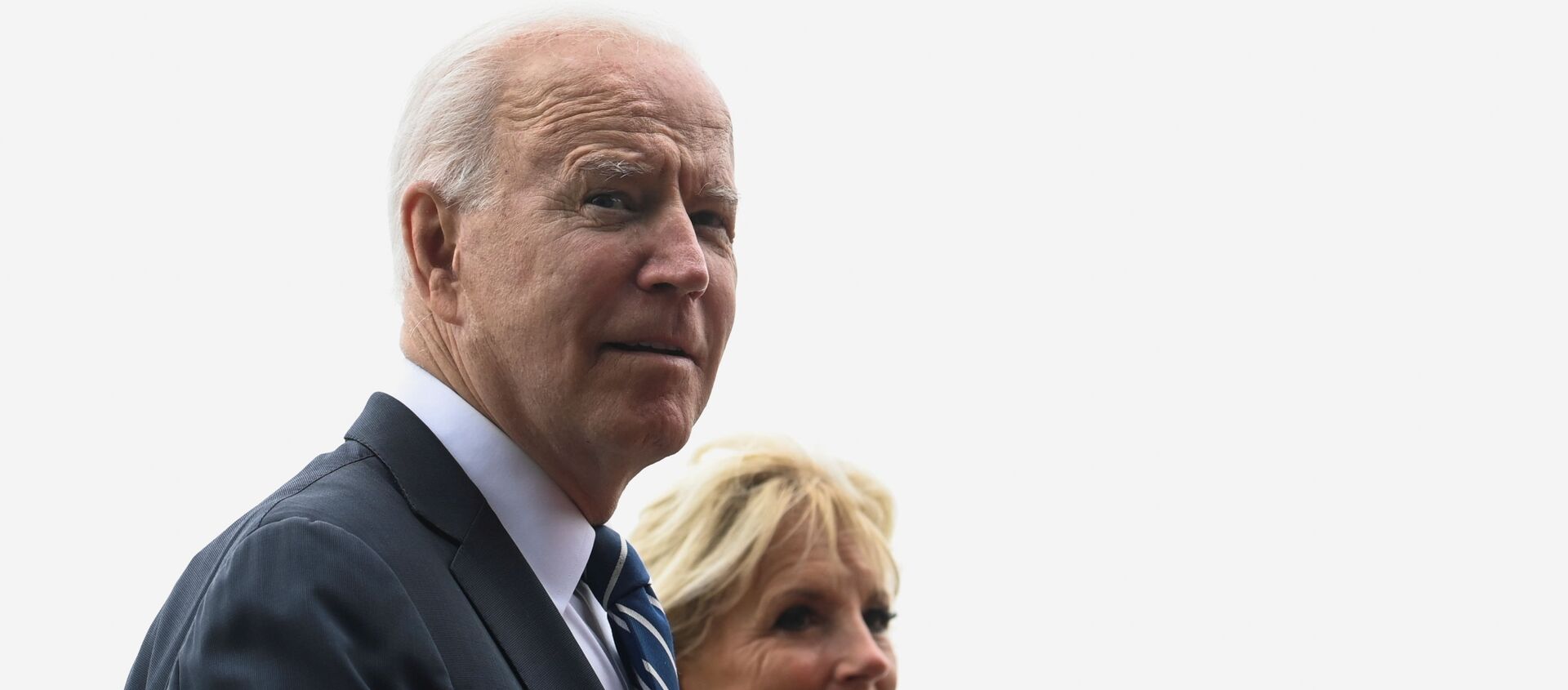 U.S. President Joe Biden and first lady Jill Biden walk outside Carbis Bay Hotel during their meeting with Britain's Prime Minister Boris Johnson and his wife Carrie Johnson (not pictured) , at Carbis Bay, Cornwall, Britain June 10, 2021. - Sputnik International, 1920, 12.06.2021