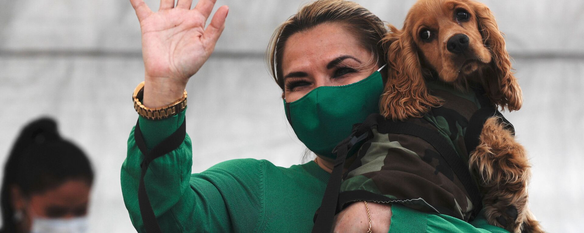 Bolivia's interim President Jeanine Anez, wearing a mask amid the new coronavirus pandemic, carries her dog as she greets people during an announcement to create a shelter for abandoned animals in La Paz, Bolivia, Sunday, Sept. 20, 2020. - Sputnik International, 1920, 10.06.2021