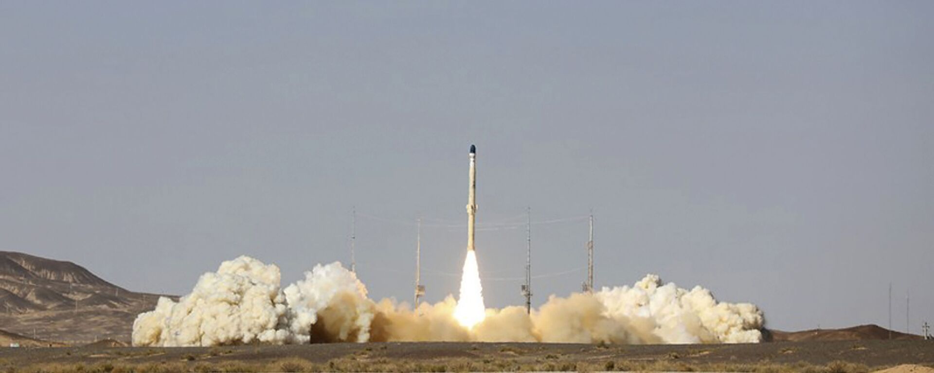 This picture released by the official website of the Iranian Defense Ministry on Monday, Feb. 1, 2021, shows the launch of Iran's newest satellite-carrier rocket, called Zuljanah, at an undisclosed location, Iran. - Sputnik International, 1920, 15.01.2022