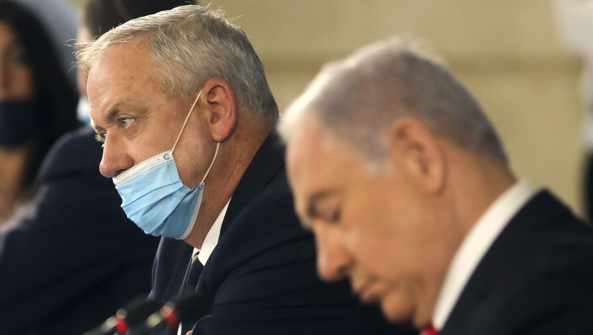 Israeli Prime Minister Benjamin Netanyahu, right, and Defence Minister Benny Gantz attend the weekly cabinet meeting in Jerusalem, Sunday, June 7, 2020.  - Sputnik International, 1920, 12.06.2021