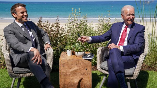 US President Joe Biden and France's President Emmanuel Macron attend a bilateral meeting during the G7 summit in Carbis Bay, Cornwall, Britain, 12 June 2021. - Sputnik International