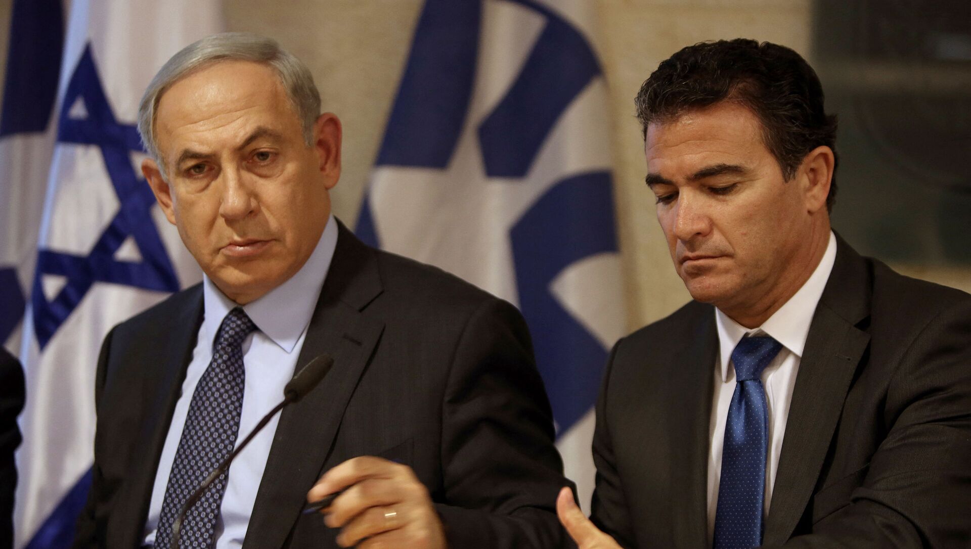 A file picture taken at the Israeli foreign ministry on October 15, 2015, shows Prime Minister Benjamin Netanyahu (L) sitting next to Yossi Cohen, who is currently the head of Israel's National Security Council, and who was named as the 12th head of the Mossad intelligence agency by Netanyahu on December 7, 2015. - Sputnik International, 1920, 12.06.2021