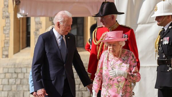 Britain's Queen Elizabeth walks with U.S. President Joe Biden and first lady Jill Biden as they meet at Windsor Castle, in Windsor, Britain, June 13, 2021. - Sputnik International