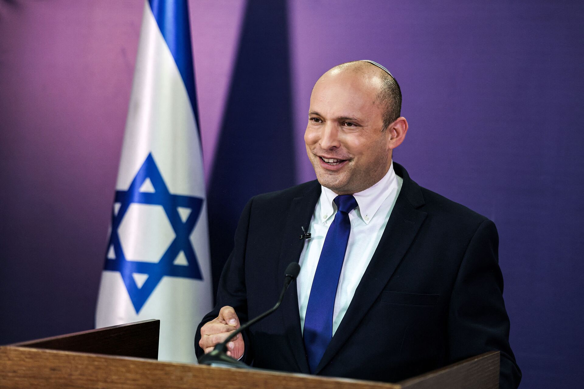 Naftali Bennett, Israeli parliament member from the Yamina party, gives a statement at the Knesset, Israel's parliament, in Jerusalem on June 6, 2021. - In power for 12 consecutive years, Israel's embattled Prime Minister Benjamin Netanyahu faces being toppled by a motley coalition of lawmakers united only by their shared hostility towards him. Under the agreement, the right-wing nationalist Bennett would be premier for two years, to be replaced by the centrist Yair Lapid of the Yesh Atid party in 2023. - Sputnik International, 1920, 07.09.2021