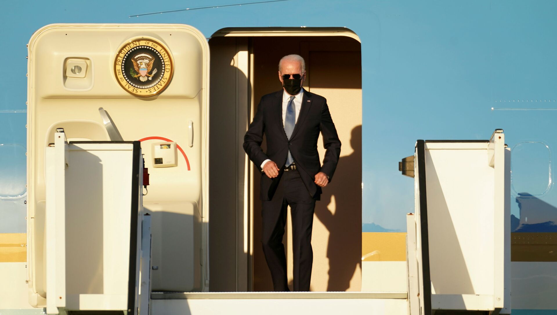 U.S. President Joe Biden arrives aboard the Air Force One ahead of a NATO summit, at Brussels Military Airport in Melsbroek, Belgium June 13, 2021. - Sputnik International, 1920, 14.06.2021