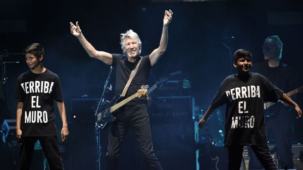 Roger Waters is joined onstage by children as he performs his song Another Brick in the Wall during his closing performance on day 3 of the 2016 Desert Trip music festival at Empire Polo Field on Sunday, Oct. 9, 2016, in Indio, Calif. - Sputnik International