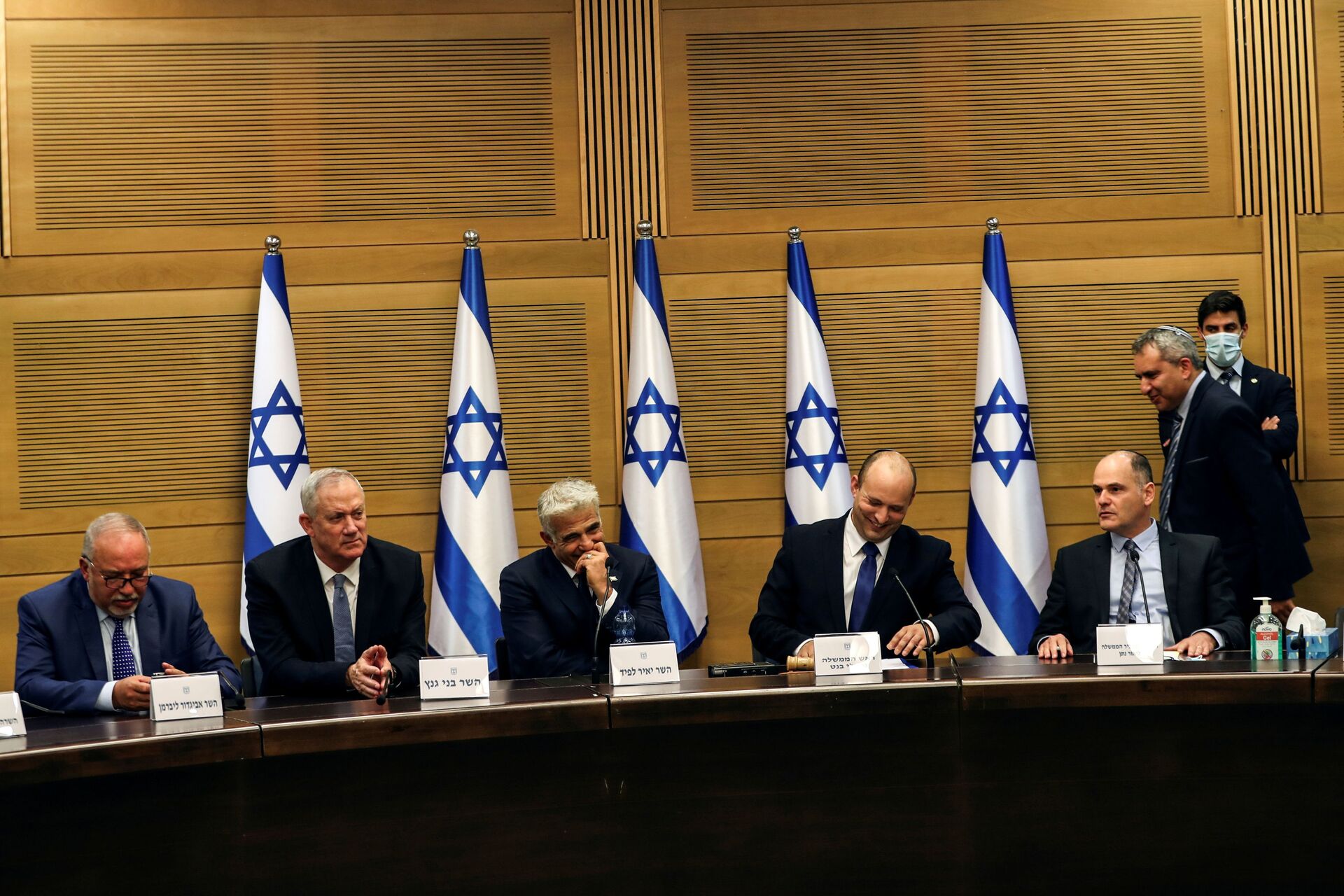 Israeli Prime Minister Naftali Bennett and some of his government attend its first cabinet meeting in the Knesset, Israel's parliament, in Jerusalem June 13, 2021. - Sputnik International, 1920, 05.11.2021