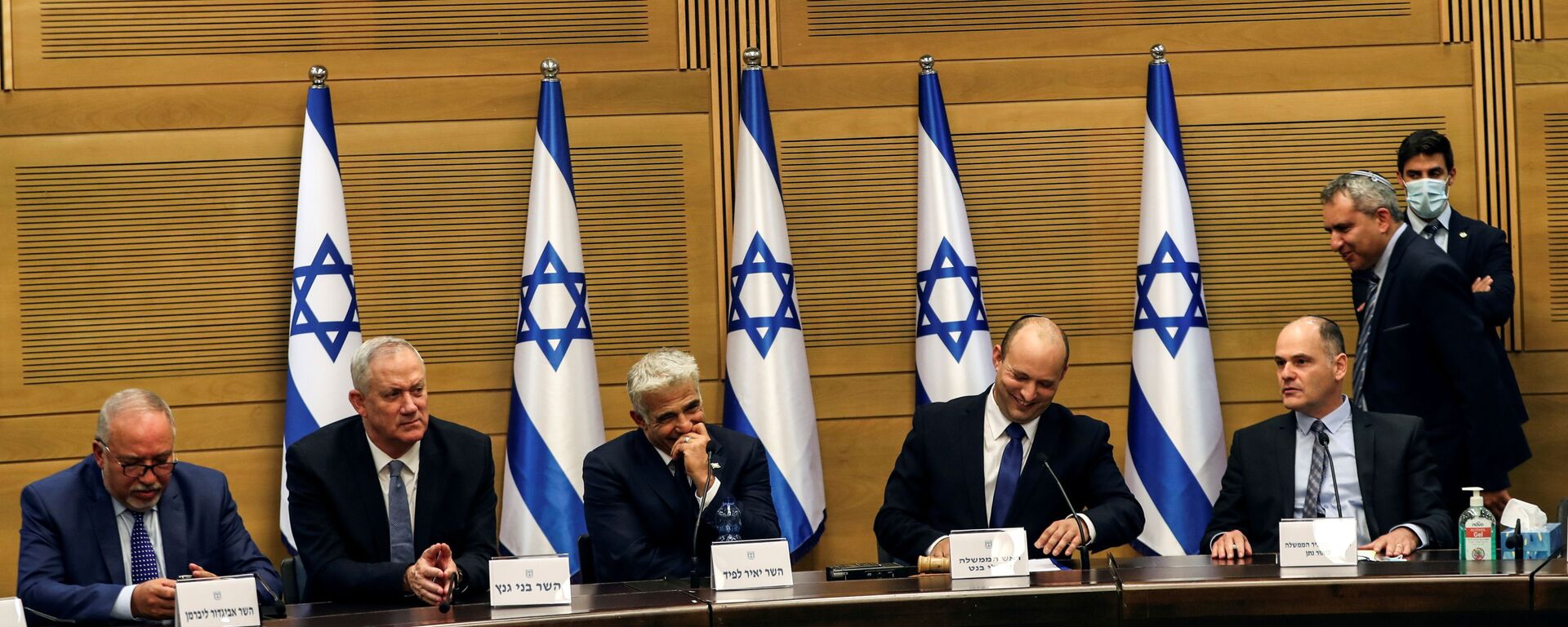 Israeli Prime Minister Naftali Bennett and some of his government attend its first cabinet meeting in the Knesset, Israel's parliament, in Jerusalem June 13, 2021. - Sputnik International, 1920, 14.06.2021