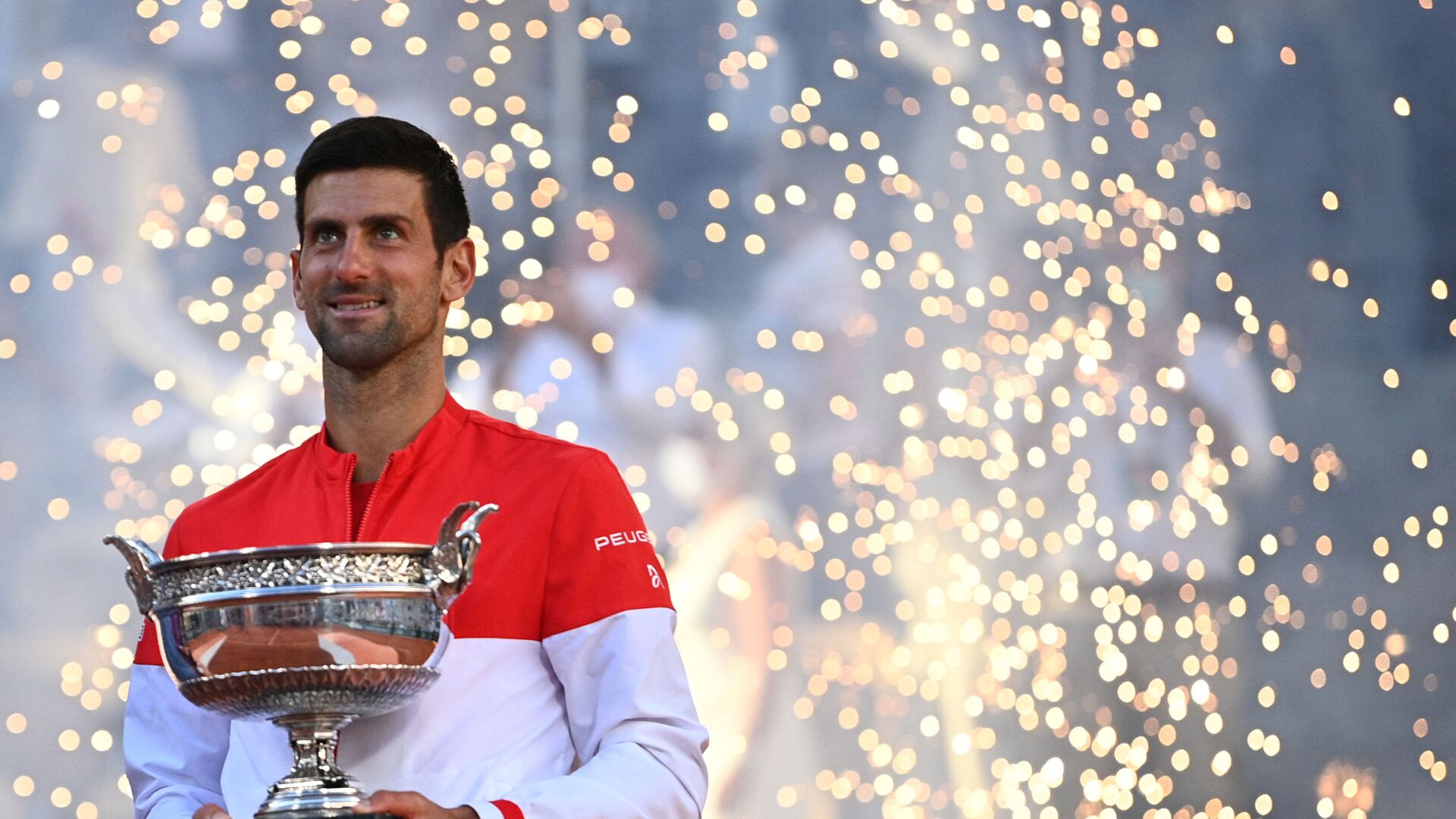 Serbia's Novak Djokovic poses with The Mousquetaires Cup (The Musketeers) after winning against Greece's Stefanos Tsitsipas at the end of their men's final tennis match on Day 15 of The Roland Garros 2021 French Open tennis tournament in Paris on June 13, 2021. - Sputnik International, 1920, 16.07.2021