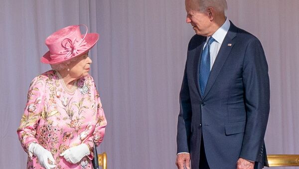 U.S.President Joe Biden stands next to Britain's Queen Elizabeth as they meet at Windsor Castle, in Windsor, Britain, June 13, 2021.  - Sputnik International