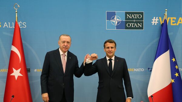 Turkish President Tayyip Erdogan meets with his French counterpart Emmanuel Macron during a bilateral meeting, on the sidelines of the NATO summit, in Brussels, Belgium June 14, 2021. - Sputnik International