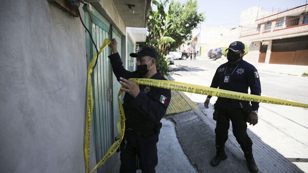 A police officer marks a security perimeter around the house where bones were found under the floor in the Atizapan municipality of the State of Mexico, Thursday, May 20, 2021. Police have turned up bones and other evidence under the floor of the house where a man was arrested for allegedly stabbing a woman to death and hacking up her body.  - Sputnik International
