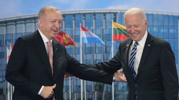 Turkish President Tayyip Erdogan meets with U.S. President Joe Biden on the sidelines of the NATO summit in Brussels, Belgium June 14, 2021. - Sputnik International