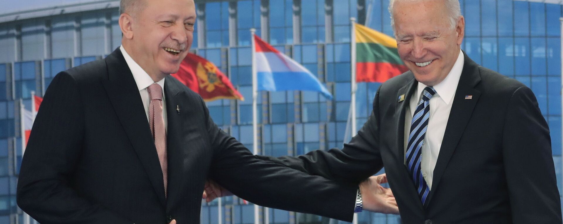 Turkish President Tayyip Erdogan meets with U.S. President Joe Biden on the sidelines of the NATO summit in Brussels, Belgium June 14, 2021. - Sputnik International, 1920, 15.06.2021