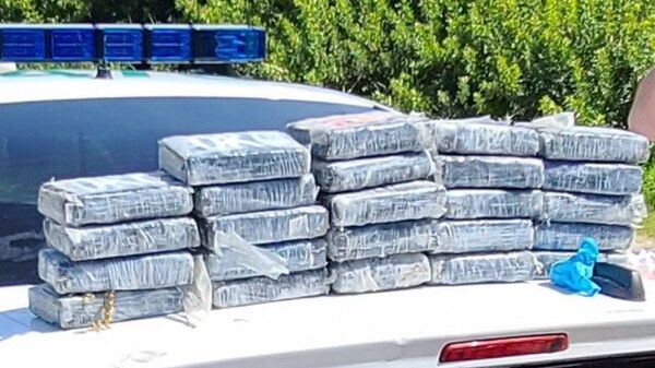 Defenders from the 45th Security Forces Squadron seize nearly 30 kilograms of cocaine that washed ashore on a Cape Canaveral Space Force Station, Florida, beach, May 19, 2021. According to the Brevard County Sheriff's Office, the drugs had an estimated value of approximately $1.2 million. - Sputnik International