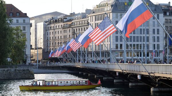 A view shows Mont-Blanc bridge decorated with flags of the USA and Russia ahead of the June 16 summit between U.S. President Joe Biden and Russian President Vladimir Putin, in Geneva, Switzerland - Sputnik International