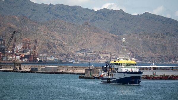 A Spanish vessel leaves the port of Santa Cruz de Tenerife on its way to search for missing Anna Gimeno Zimmermann. - Sputnik International