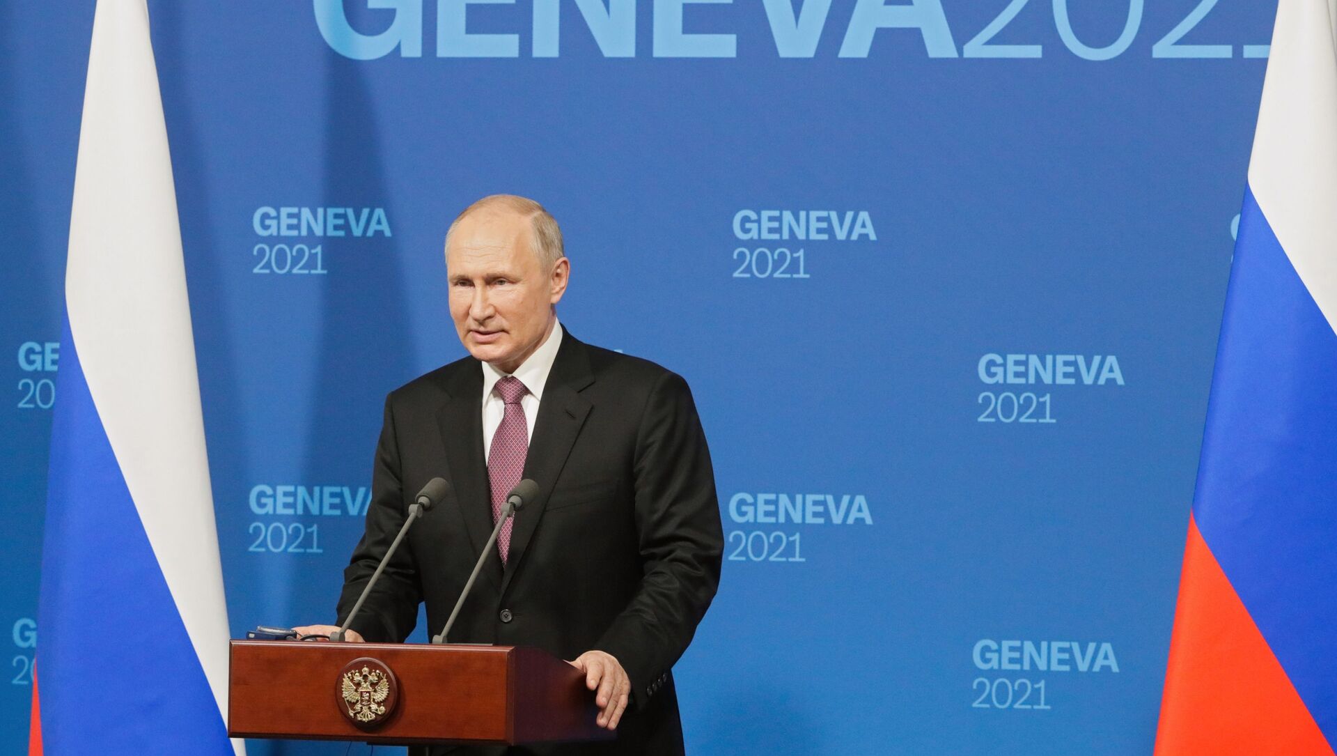 Vladimir Putin gives a press conference following a meeting with Joe Biden in Geneva - Sputnik International, 1920, 17.06.2021