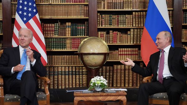 Russian President Vladimir Putin and US President Joe Biden meet in Geneva, 16 June 2021. - Sputnik International