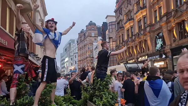 Scottish fans gather at Leicester Square ahead of the Euro 2020 Group D match between England and Scotland, in London, Britain June 17, 2021 - Sputnik International