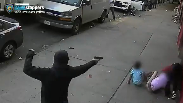 Screenshot from a graphic video showing a gunman shooting a 24-year-old male victim in New York, with two young children narrowly missed - Sputnik International
