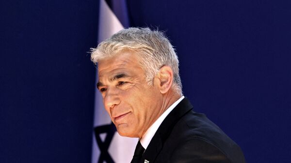 Israeli alternate Prime Minister and Foreign Minister Yair Lapid arrives for a photo at the President's residence during a ceremony for the new coalition government in Jerusalem, on June 14, 2021. - A motley alliance of Israeli parties on June 13 ended Benjamin Netanyahu's 12 straight years as prime minister, as parliament voted in a new government led by his former ally, right-wing Jewish nationalist Naftali Bennett. - Sputnik International