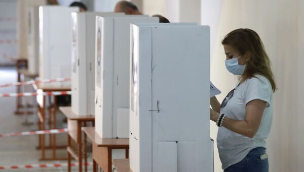 People read their ballot papers at a polling station during a parliamentary election in Yerevan, Armenia, Sunday, 20 June 2021. Armenians are voting in a national election after months of tensions over last year's defeat in fighting against Azerbaijan over the separatist region of Nagorno-Karabakh. - Sputnik International