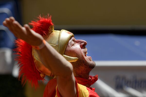 UEFA EURO 2020: Fans Dress up to Cheer For Their National Teams - Sputnik International