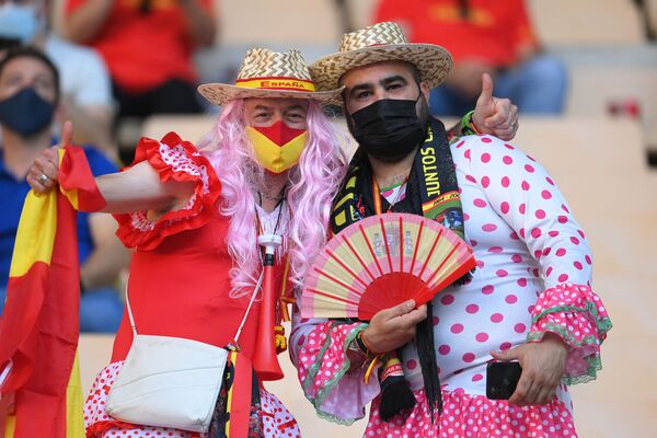 UEFA EURO 2020: Fans Dress up to Cheer For Their National Teams - Sputnik International