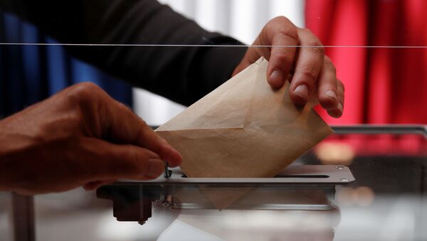 A person casts a vote at a polling station during the first round of French regional and departmental elections, in Le Touquet-Paris-Plage, France June 20, 2021 - Sputnik International