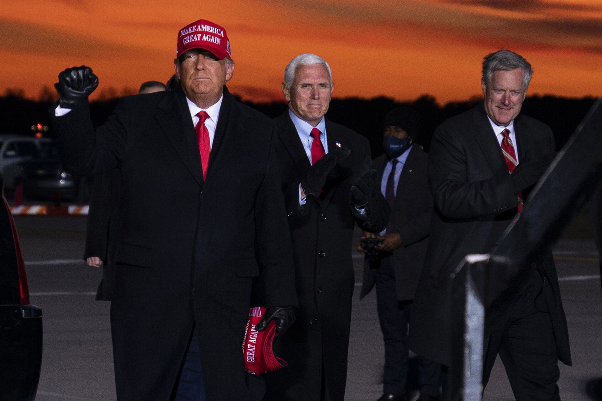 President Donald Trump and Vice President Mike Pence arrive for a campaign rally at Cherry Capital Airport, Monday, Nov. 2, 2020, in Traverse City, Mich., with White House chief of staff Mark Meadows, right. Meadows has been diagnosed with the coronavirus as the nation sets daily records for confirmed cases for the pandemic - Sputnik International, 1920, 07.09.2021