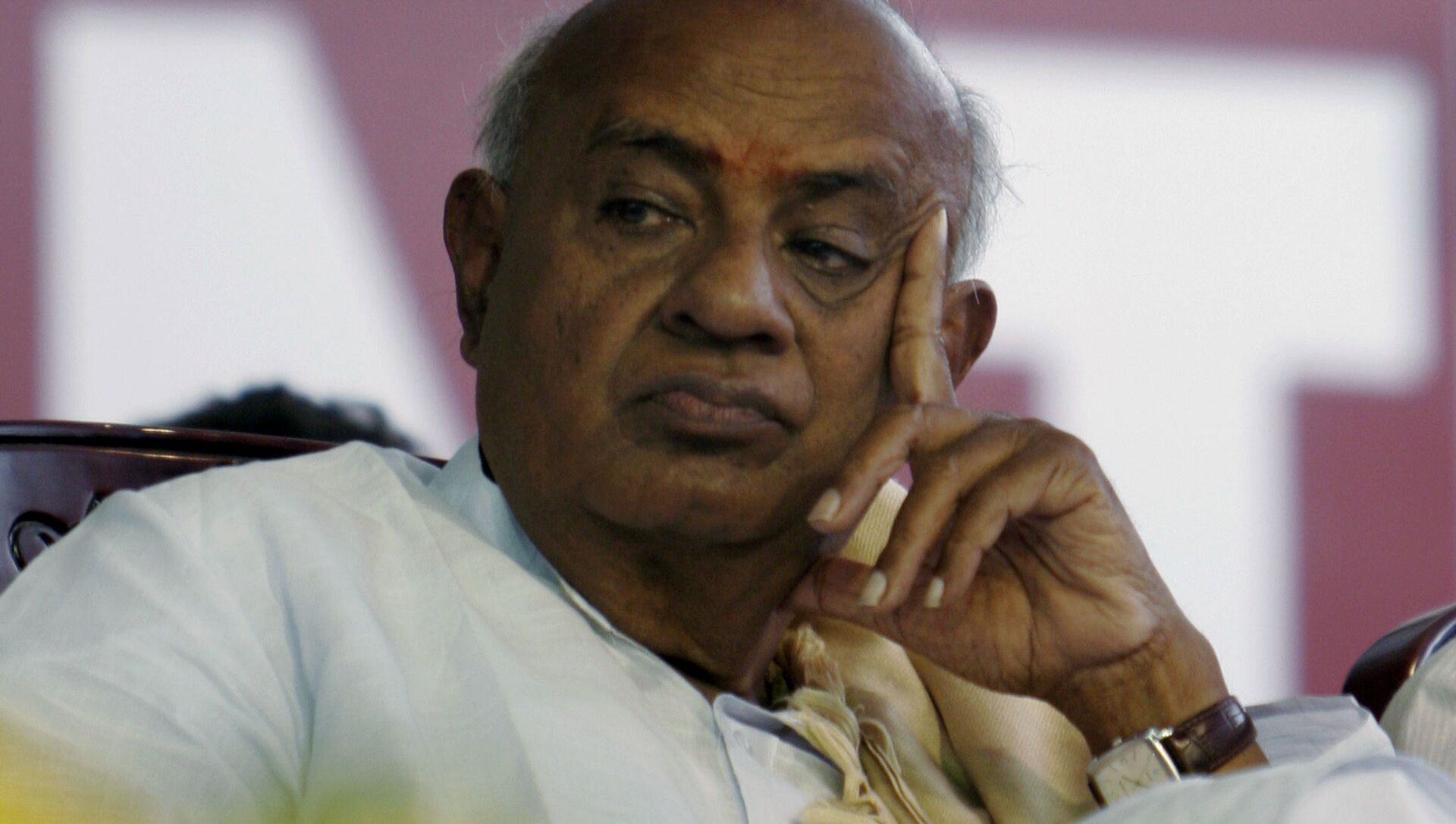 Former Indian prime minister H.D. Deve Gowda looks on during a public meeting in Dobbespet, about 40 kilometers (25 miles) north of Bangalore, India, Thursday March 12, 2009 Former Indian prime minister H.D. Deve Gowda looks on during a public meeting in Dobbespet, about 40 kilometers (25 miles) north of Bangalore, India, Thursday March 12, 2009 - Sputnik International, 1920, 22.06.2021