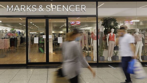 Shoppers pass a branch of Marks and Spencer in London - Sputnik International