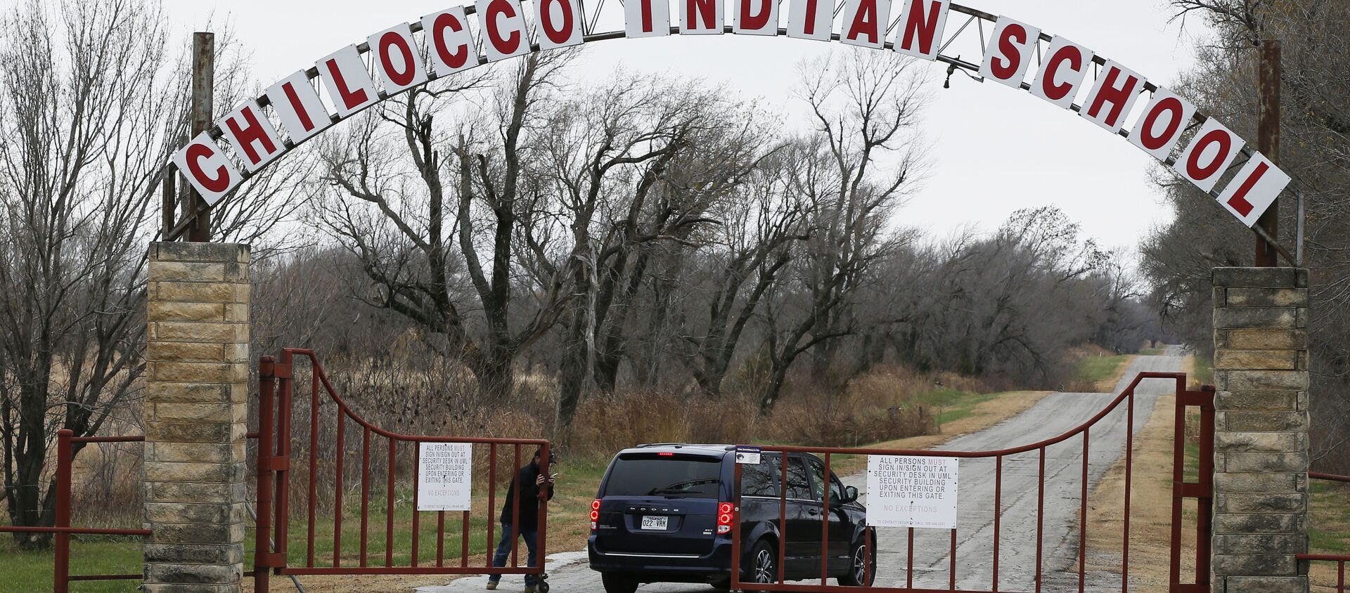 In this Wednesday, Nov. 29, 2017 file photo, a vehicle arrives at the abandoned Chilocco Indian School campus in Newkirk, Okla, Five American Indian tribes are opposing plans by the U.S. Department of Homeland Security to conduct bioterrorism drills at a tribal burial ground and abandoned boarding school, saying the agency didn't tell them that potentially dangerous substances could be used there. - Sputnik International, 1920, 22.06.2021