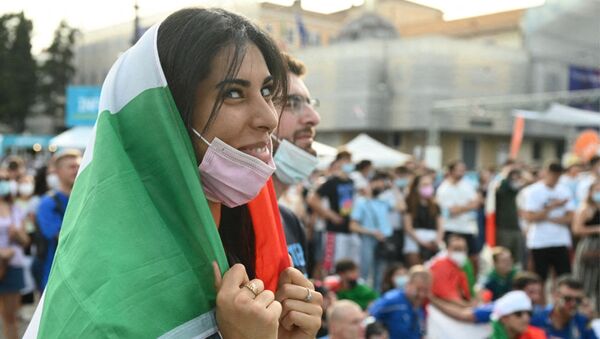 Italy fans cheer their team as they watch on a giant screen, from an official fan zone at Piazza del Popolo in Rome, the UEFA EURO 2020 Group A football match between Italy and Wales, on 20 June 2021.  - Sputnik International