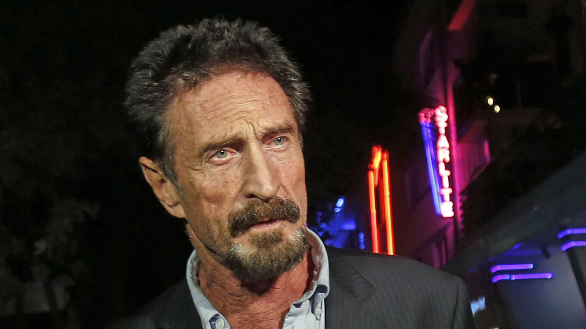 FILE — In this Dec. 12, 2012 file photo, anti-virus software founder John McAfee answers questions to reporters as he walks on Ocean Drive, in the South Beach area of Miami Beach, Fla. - Sputnik International, 1920, 08.01.2022