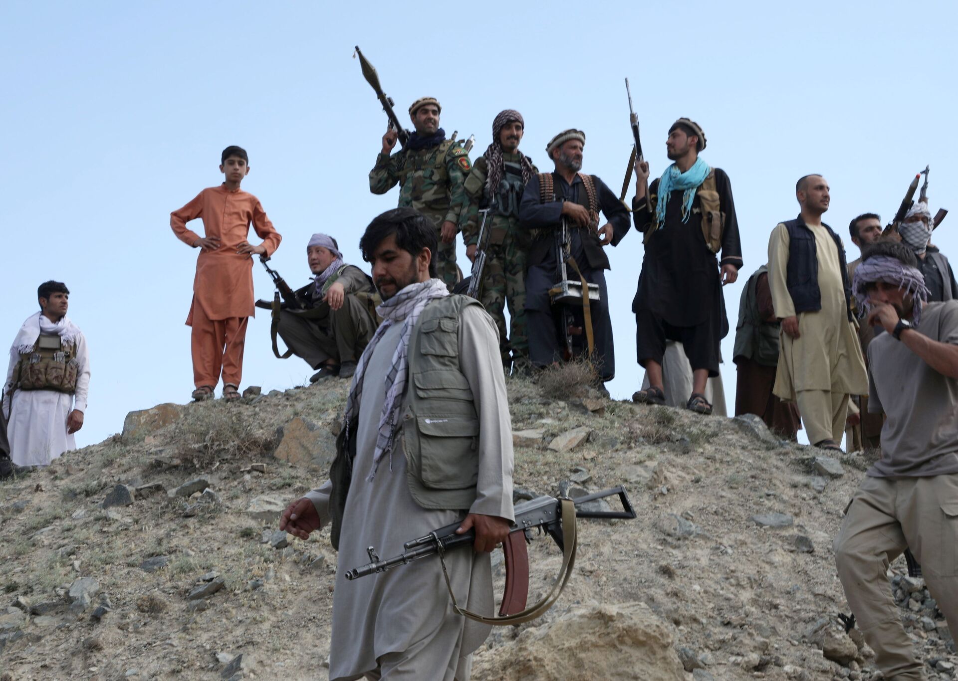 Armed men attend a gathering to announce their support for Afghan security forces and that they are ready to fight against the Taliban, on the outskirts of Kabul, Afghanistan June 23, 2021 - Sputnik International, 1920, 07.09.2021