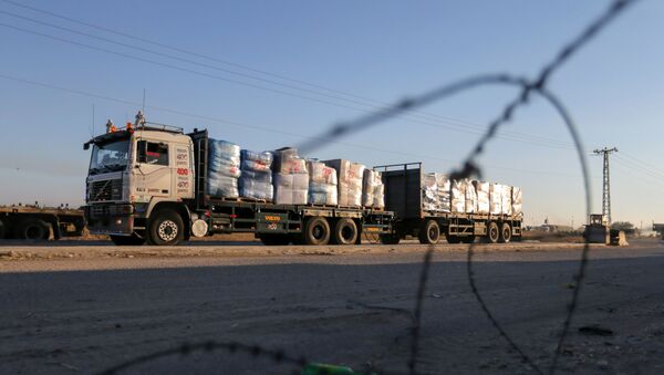 A truck carrying clothes for export is seen at Kerem Shalom crossing in Rafah in the southern Gaza Strip, June 21, 2021.  - Sputnik International