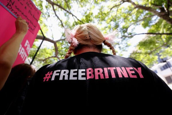 A person protests in support of pop star Britney Spears.  - Sputnik International