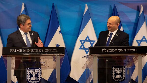 Israeli Prime Minister Naftali Bennett and Honduran President Juan Orlando Hernandez attend a joint statement at the Prime Minister's Office in Jerusalem, June 24, 2021.  - Sputnik International