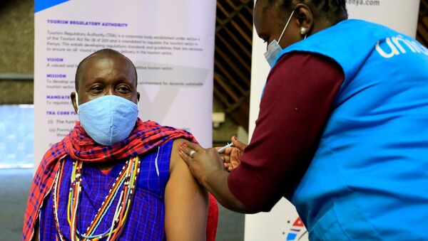 Kenyan tour guide, Daniel Ole Kissipan, receives the AstraZeneca/Oxford vaccine against the coronavirus disease (COVID-19) under the COVAX scheme, in Nairobi, Kenya, April 27, 2021. - Sputnik International