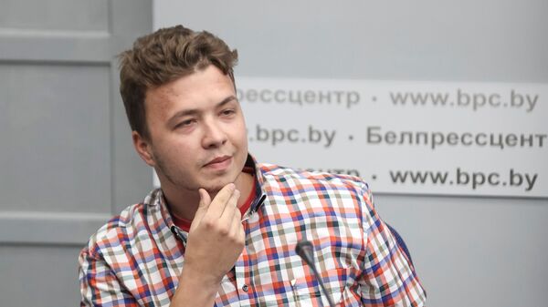 Jailed Belarus journalist Roman Protasevich takes part in a press conference about the forced landing of the Ryanair passenger plane on which he was travelling, in Minsk, Belarus June 14, 2021 - Sputnik International