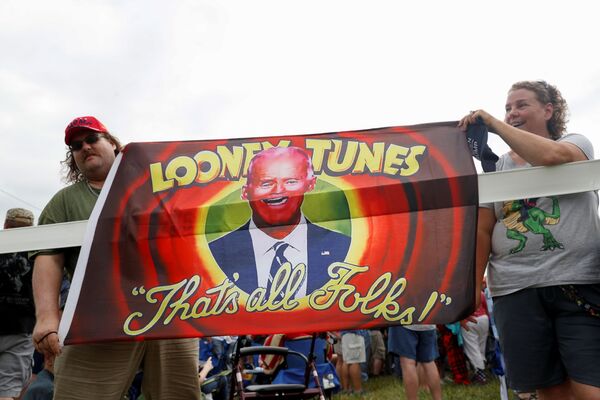 Supporters of former U.S. President Donald Trump hold up a banner mocking U.S. President Joe Biden as they gather for Trump's first post-presidency campaign rally at the Lorain County Fairgrounds in Wellington, Ohio, U.S., June 26, 2021. - Sputnik International