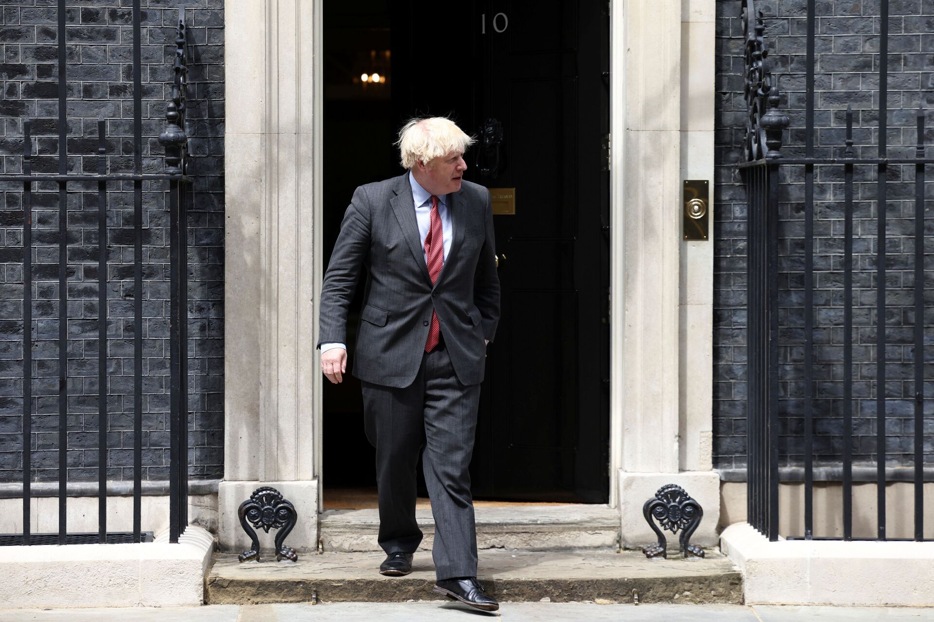 Britain's Prime Minister Boris Johnson walks at Downing Street in London - Sputnik International, 1920, 07.09.2021