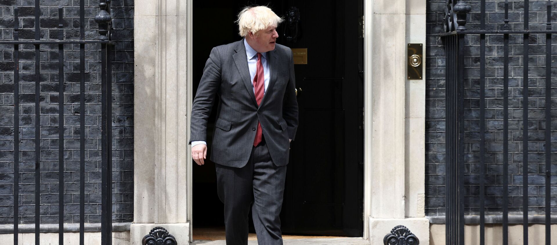 Britain's Prime Minister Boris Johnson walks at Downing Street in London - Sputnik International, 1920, 27.06.2021