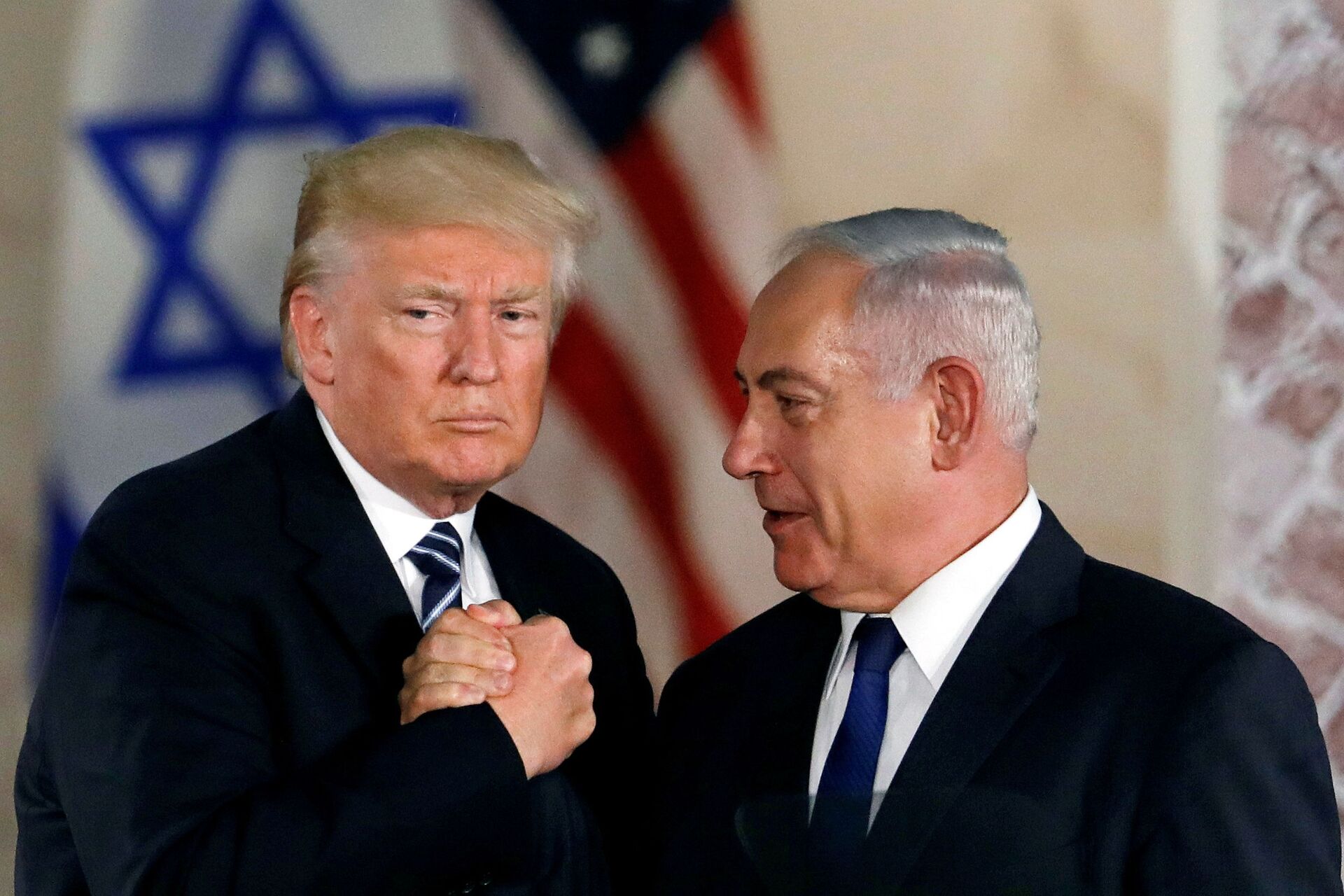 U.S. President Donald Trump and Israeli Prime Minister Benjamin Netanyahu shake hands after Trump's address at the Israel Museum in Jerusalem May 23, 2017. - Sputnik International, 1920, 11.09.2021