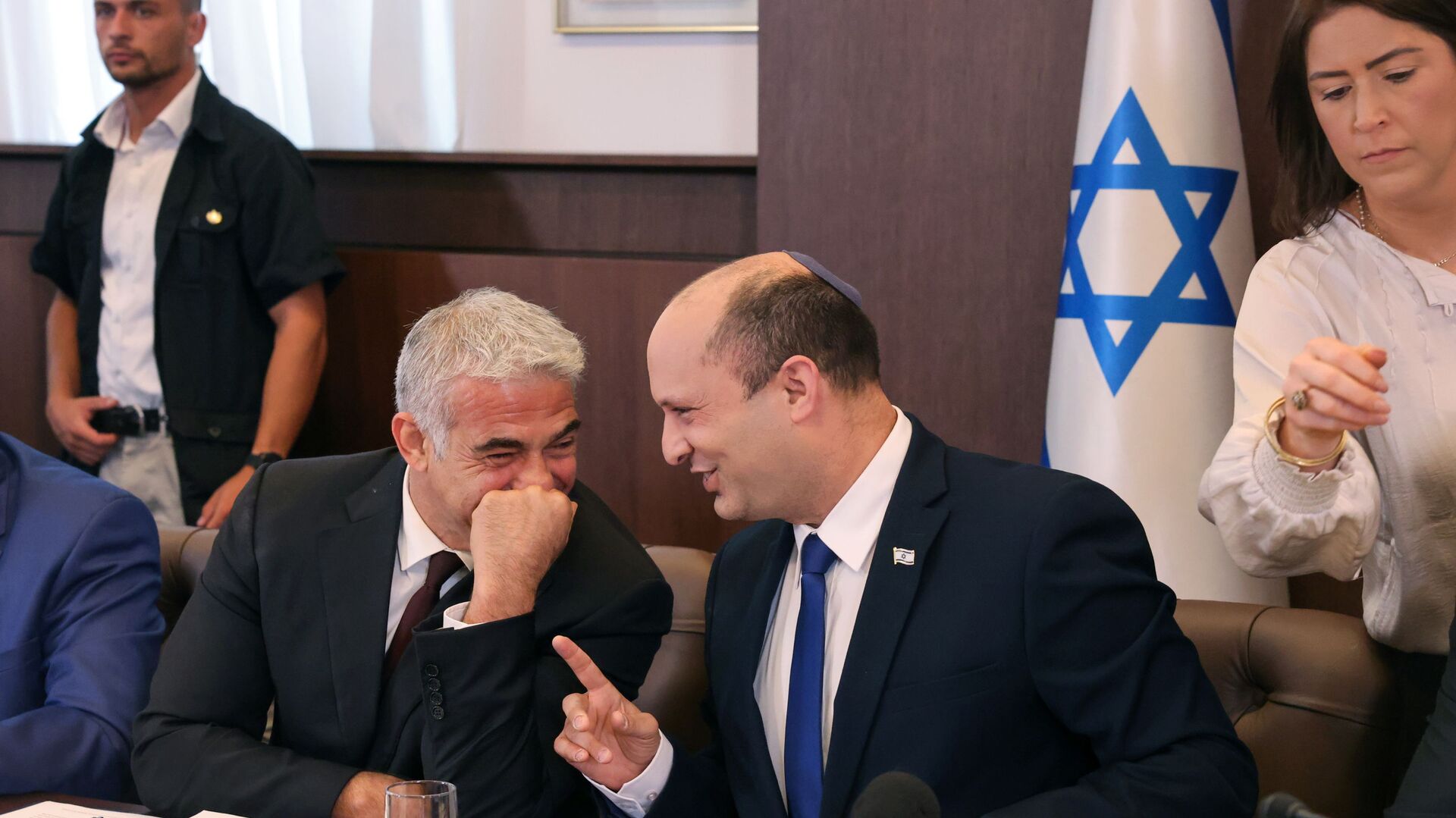 Israeli Prime Minister Naftali Bennett shares a joke with alternate Prime Minister and Foreign Minister Yair Lapid during the first weekly cabinet meeting of their new government in Jerusalem June 20, 2021. - Sputnik International, 1920, 06.04.2022