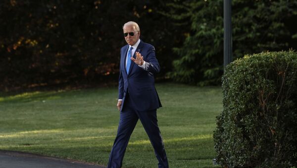 U.S. President Joe Biden waves as he walks to board the Marine One helicopter to depart for Camp David from the White House in Washington, U.S. June 25, 2021. - Sputnik International