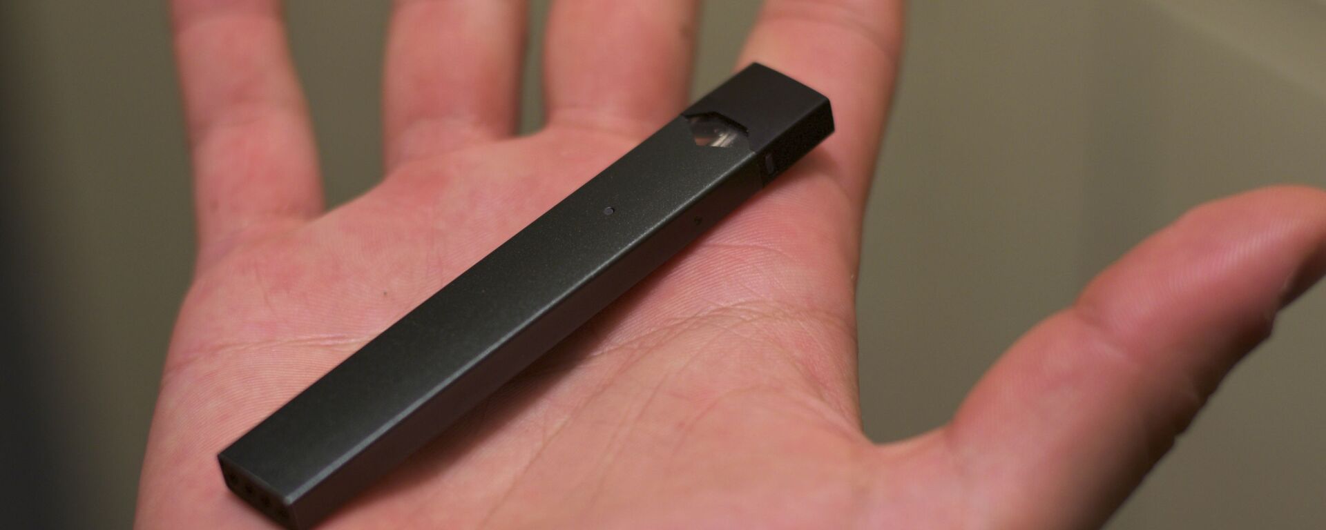 An electronic cigarette manufactured by Juul Labs, Inc.  - Sputnik International, 1920, 25.06.2022