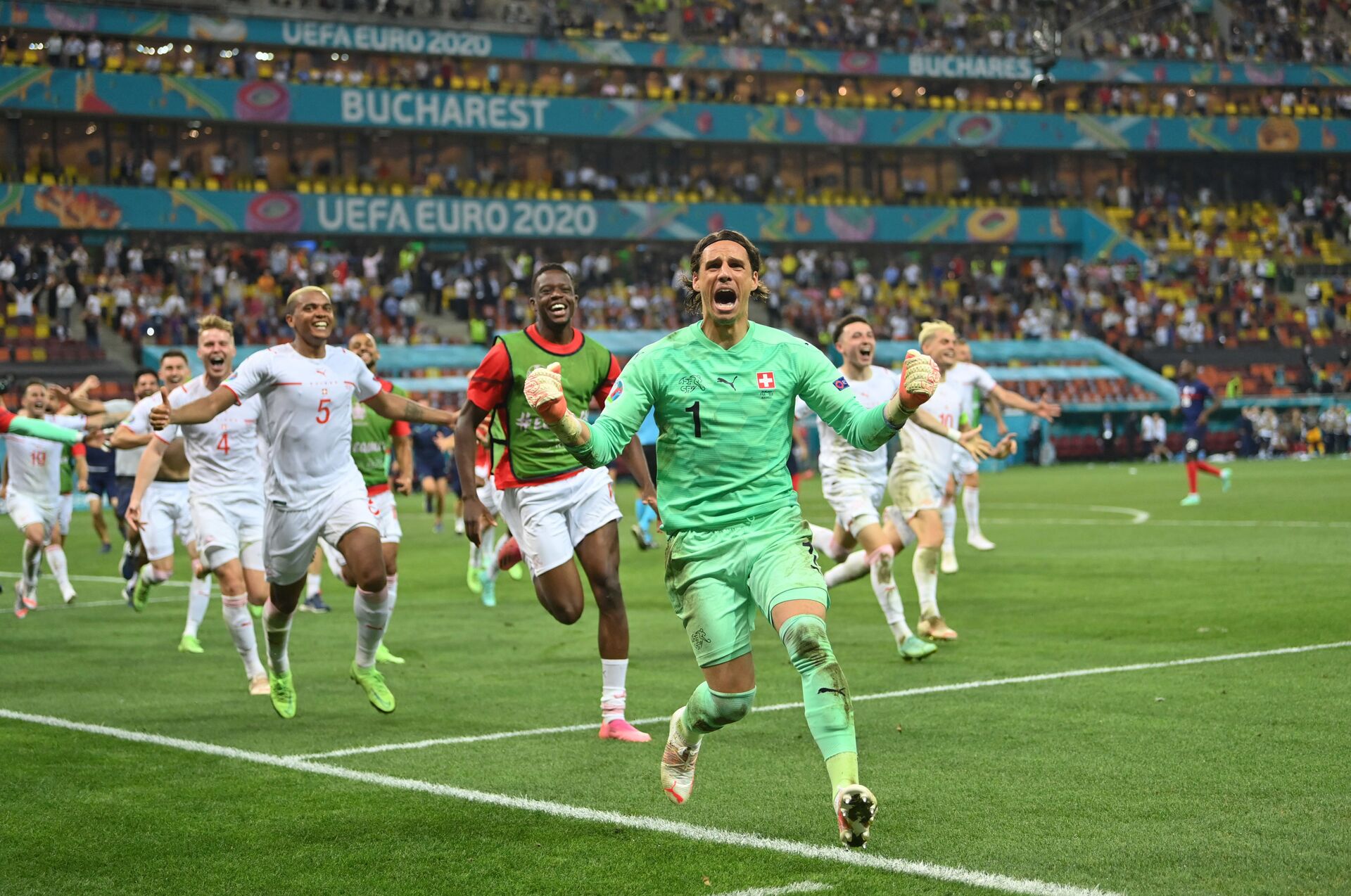 Soccer Football - Euro 2020 - Round of 16 - France v Switzerland - National Arena Bucharest, Bucharest, Romania - June 29, 2021   Switzerland's Yann Sommer celebrates after saving a penalty from France's Kylian Mbappe to win the shoot-out  - Sputnik International, 1920, 07.09.2021